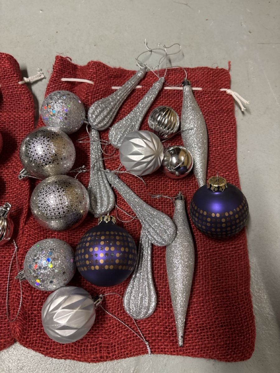 Tutte le decorazioni: Diverse Weihnachtskugeln, Silber-Look, Top Zustand! – Usato da Schüpfen venduto da Cedric03 1