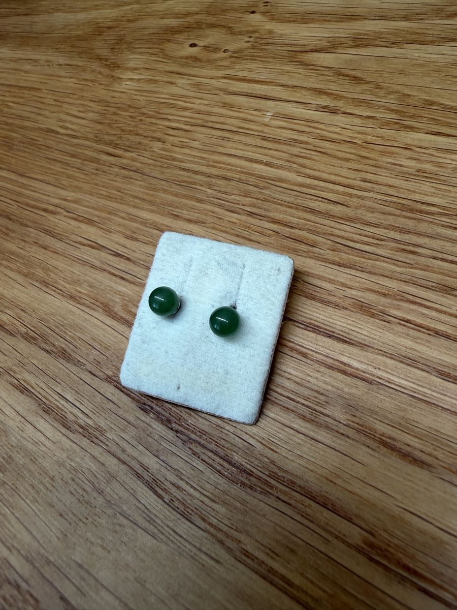 Orecchini pendenti & Orecchini a lobo: Echte grüne Jade Ohrstecker, 800 Silber – Usato da Horn venduto da HanSolo.