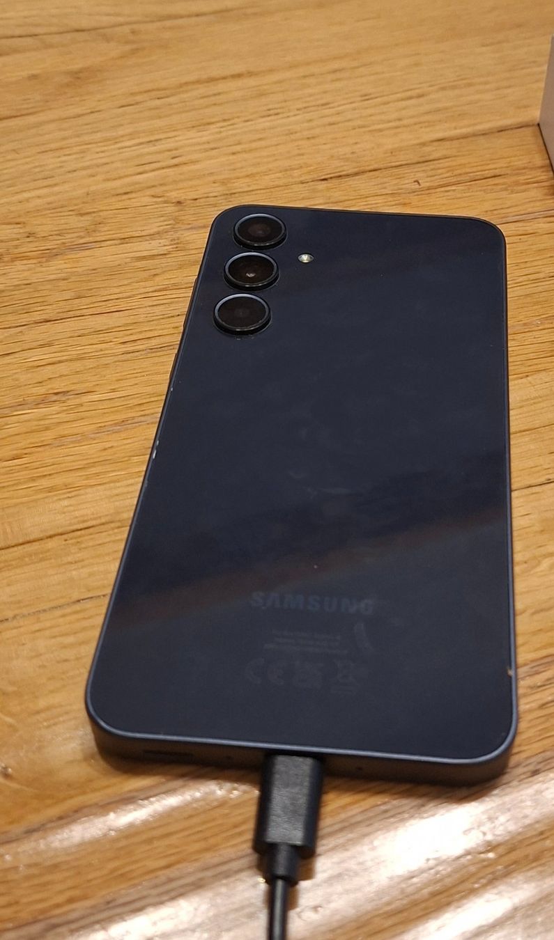 Samsung Telefoni cellulari / Smartphones: Samsung Galaxy A35 5G – Usato da Tegerfelden venduto da 3814sandra 1