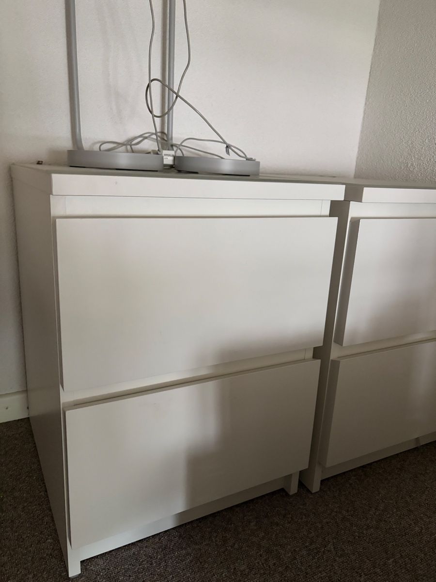 Ikea Comodini: Malm Nachtisch mit Glasplatte – Usato da Flawil venduto da lic_d9fc