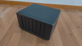 Synology DS3018xs NAS 6 baies très bon état