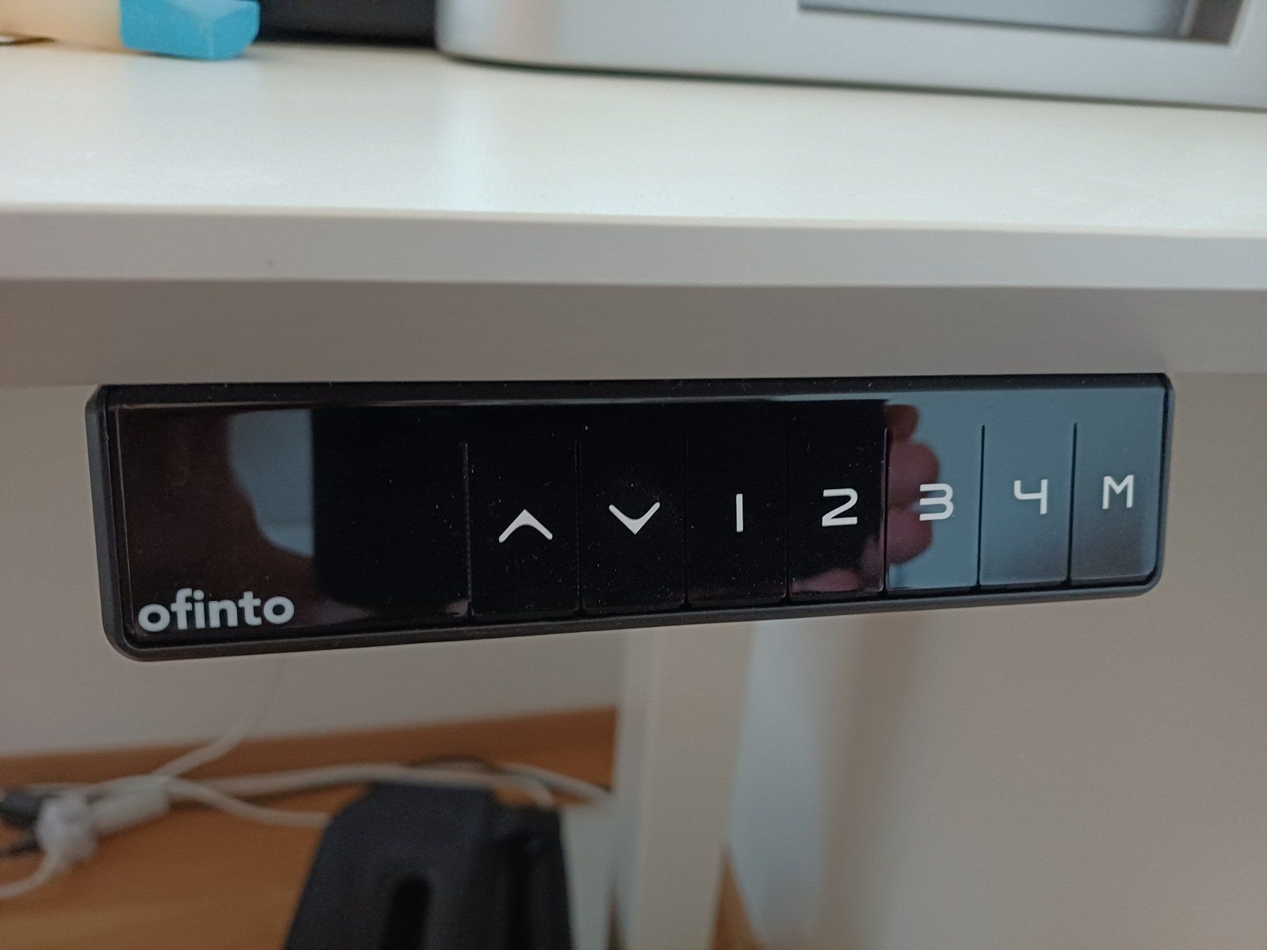 Bureaux: Elektro Stehpult ofinto – D'occasion à Niederwangen BE par zbidi61 1