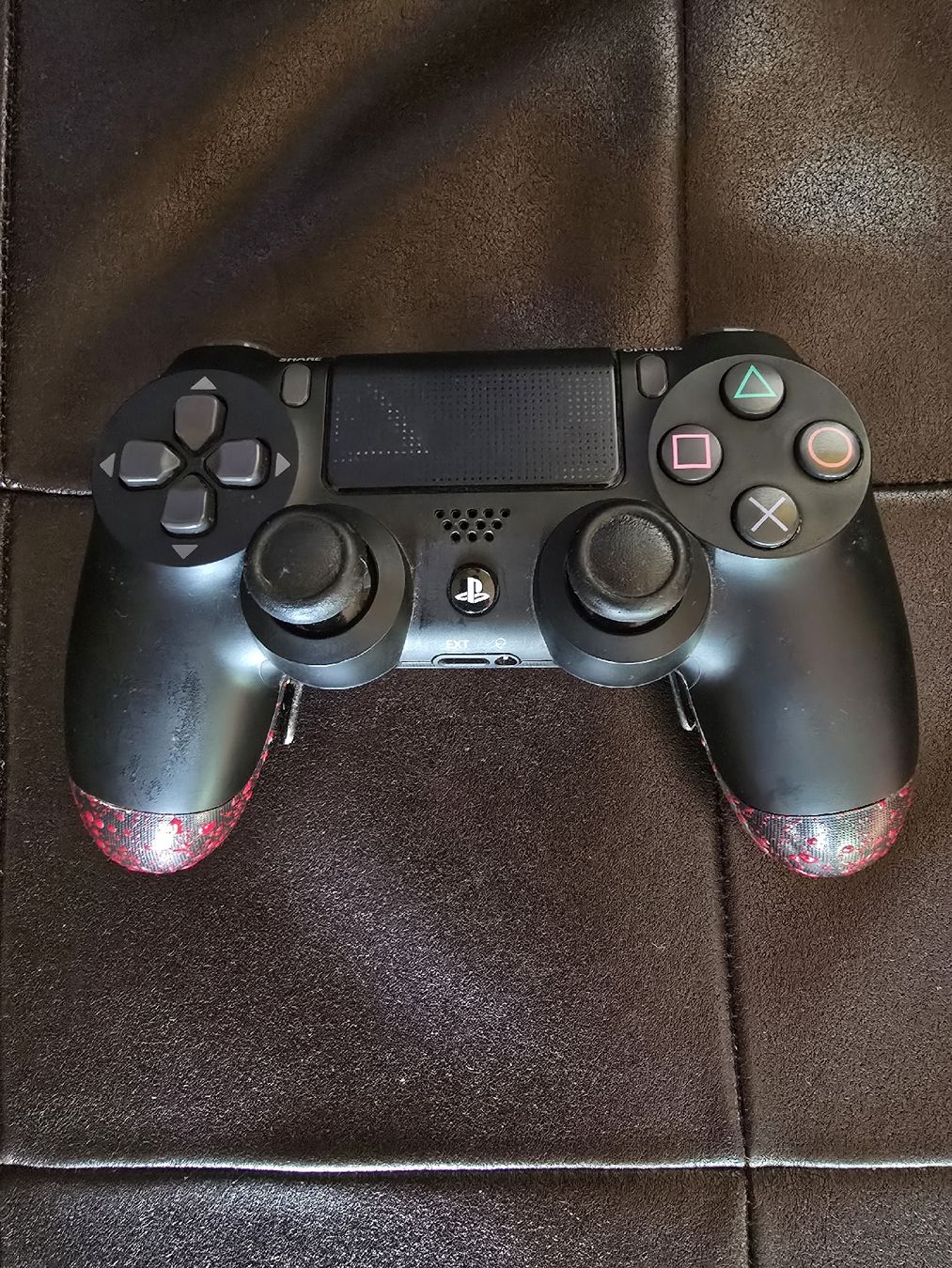 Sony Konsolen: PS4 Controller Schwarz – mit 2 Paddles – Gebraucht aus Bronschhofen von dvnb