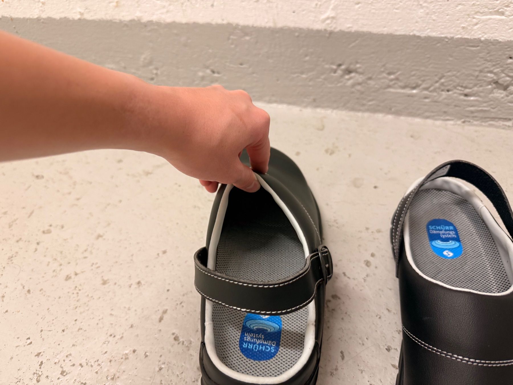 Scarpe da uomo: Berufsschuhe Schürr Clogs schwarz, Gr. 45 - Neu! – Nuovo (secondo la descrizione) da Zürich venduto da celai. 3