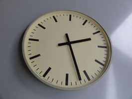 Nebenuhr MOSER - BAER