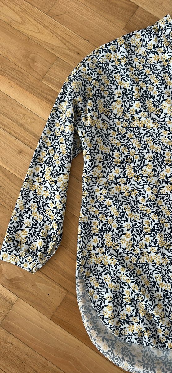 Camicette: Hemdbluse / Bluse mit Blumenmuster, Gr. 40/42 locker fallend – Usato da St. Urban venduto da uschi73 3