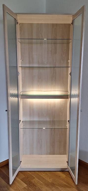 Vetrine: Vitrinen- / Barschrank mit Beleuchtung – Usato da Reinach BL venduto da urbanfinds 1