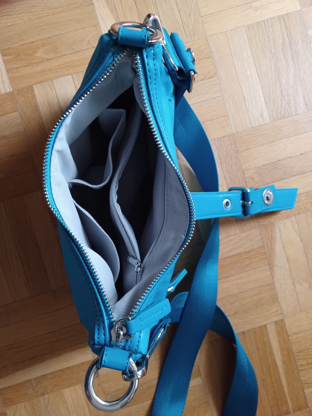 Taschen für Damen: Tasche / Schultertasche türkisblau – Neu (gemäss Beschreibung) aus Zürich von Miniskus 1