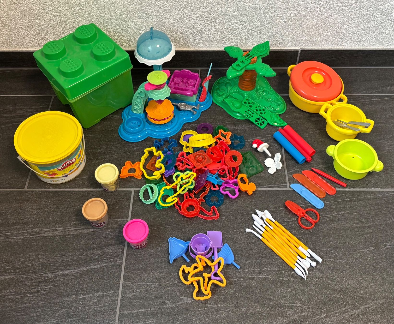 Play-Doh Giocattoli: Play-Doh Set's mit viel Knetzubehör – Usato da Rümlang venduto da Loca21