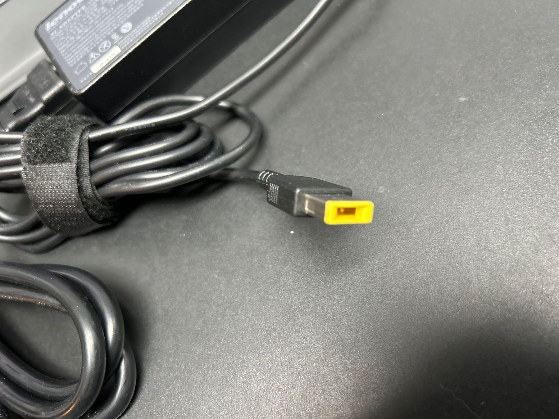 Lenovo Ladegerät: Lenovo Notebook Netzteil mit Square Thinkpad Stecker - 90W – Gebraucht aus Lüsslingen von Piper 1