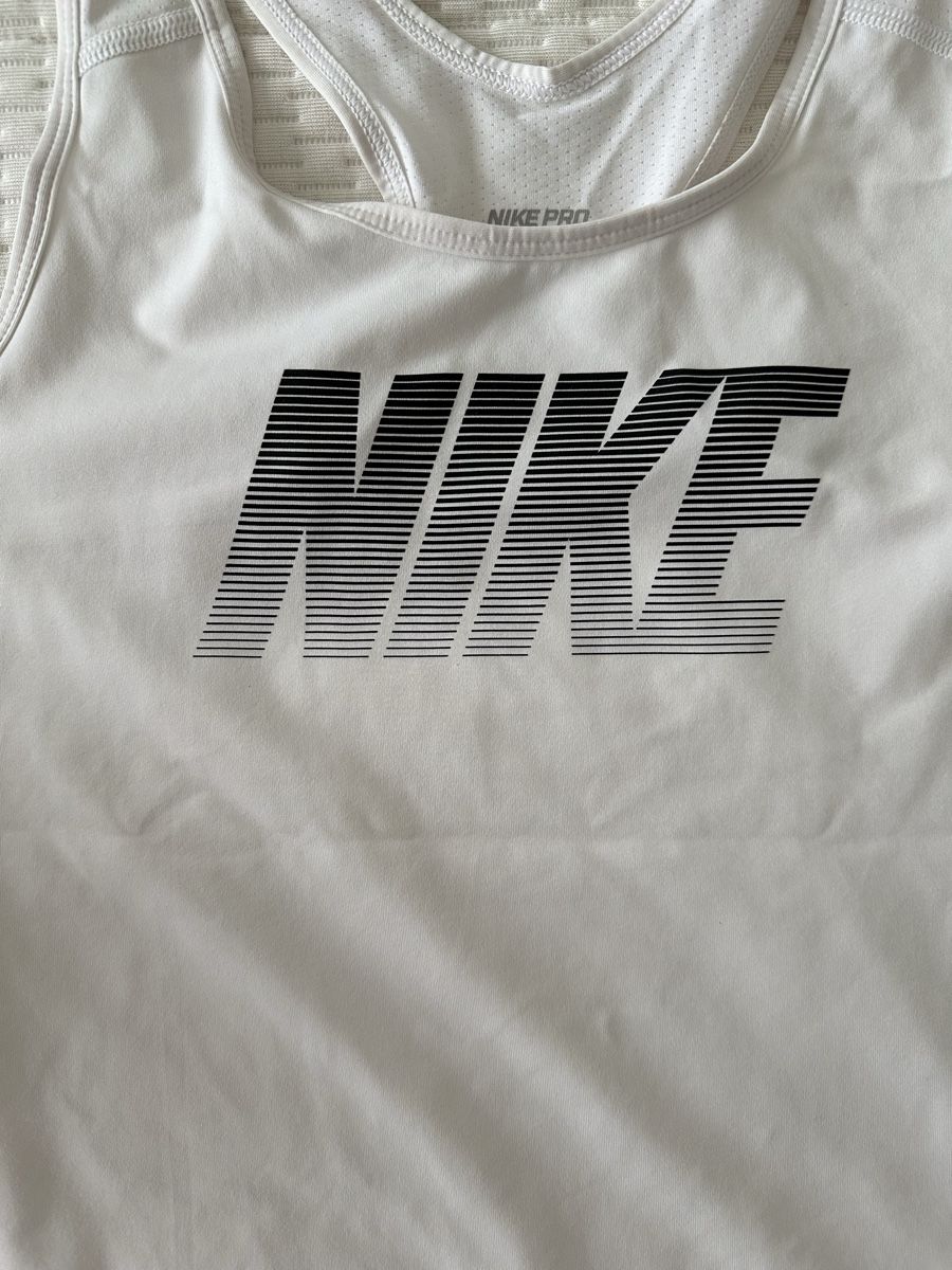 Nike Top: Weisses Nike Sport Top Gr. M – Nuovo (secondo la descrizione) da Glattbrugg venduto da SMusic98 1