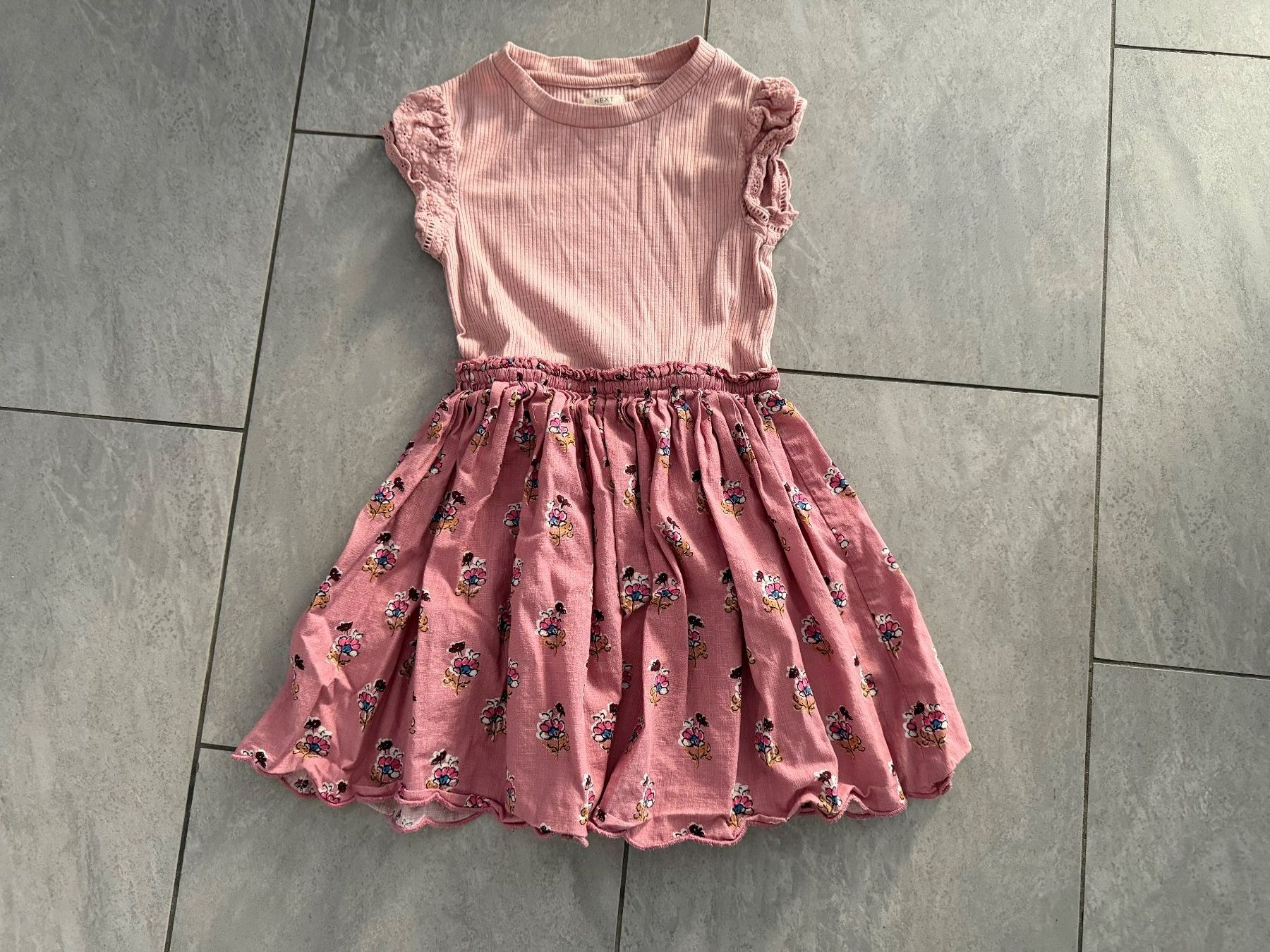Next Vestiti & Gonne: Kleid - Grösse 122 - Next – Usato da Bülach venduto da Loredana13