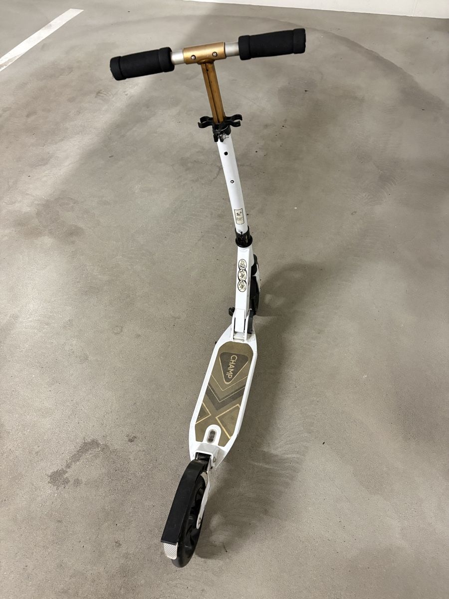 Kickboard: Rarer weisser Kickscooter von CHAMP, super leicht & robust – Usato da Rebstein venduto da lave 3