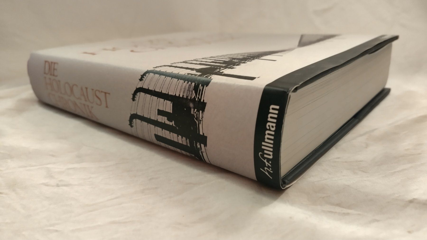 Bücher: Die Holocaust Chronik / Buch mit 768 Seiten ab Fr. 28.- – Gebraucht aus Bellach von JingleJerry 1