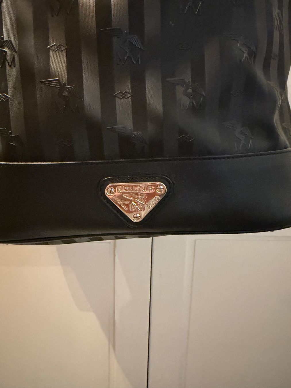 Maison Mollerus Taschen für Damen: Maison Mollerus Beuteltasche "Niesen" schwarz – Gebraucht aus Horgen von Dorastar 2