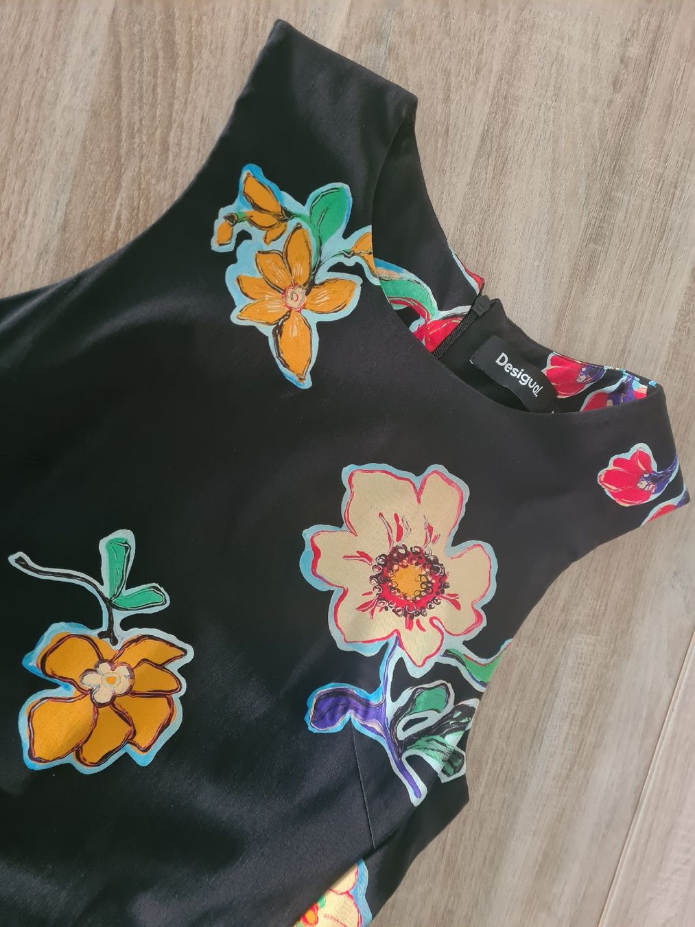 Desigual Kleider: Robe noire/fleurs (M) "DESIGUAL" (76% Viscose) – Neu und originalverpackt aus Etoy von MyStyleMyMode 6
