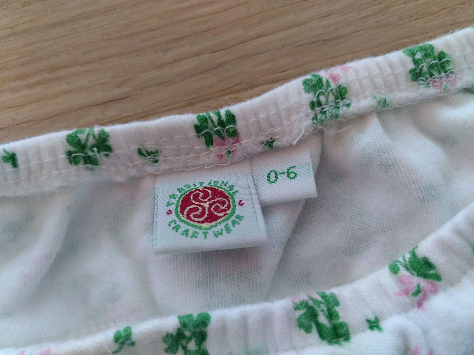 Vestiti & Gonne: Kleid mit Kleeblatt Muster Grösse 62 -68 – Usato da Penthaz venduto da ann_l7zt 1