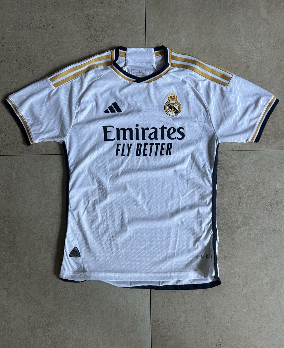 Real Madrid Canottiere & Pantaloni: Real Madrid Trikot – Usato da Lengnau BE venduto da gur_jc7m