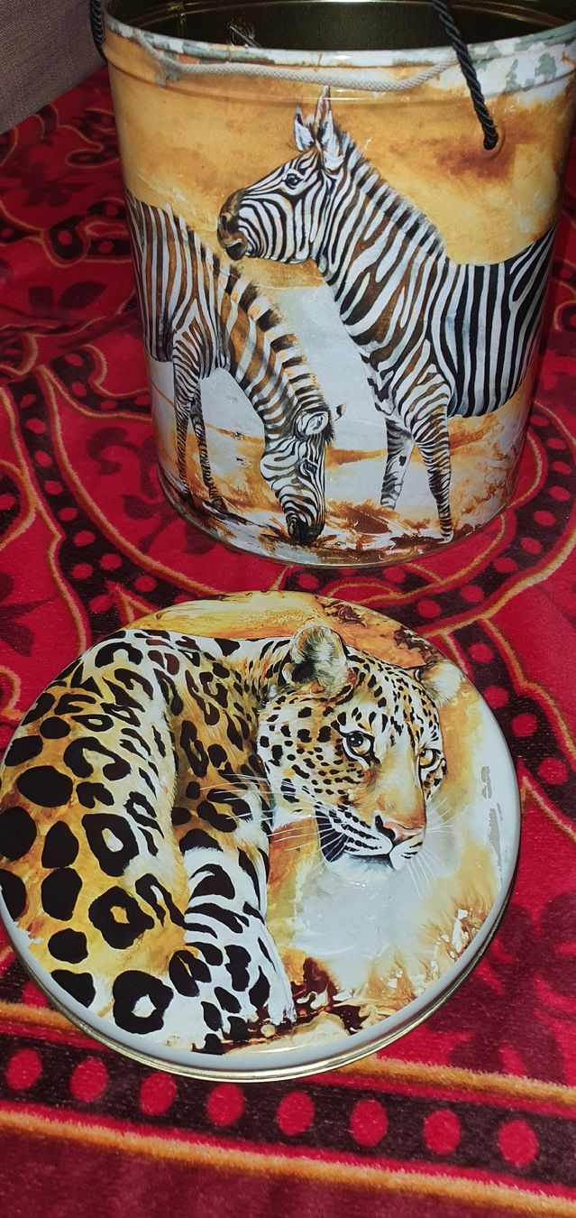 Alle Dekorationen: panettone dose, Zebra Serie 9, Rolf Knie edit., Leopard, box – Neu und originalverpackt aus Zollikerberg von Nice_Name 1