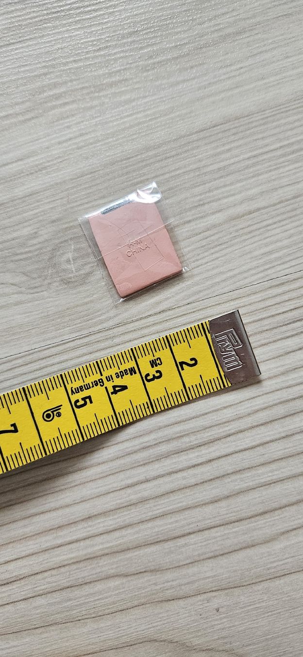 Case e mobili per bambole: miniatur Strumpfhosen verpackt – Usato da Dättwil AG venduto da son_x2fq 1