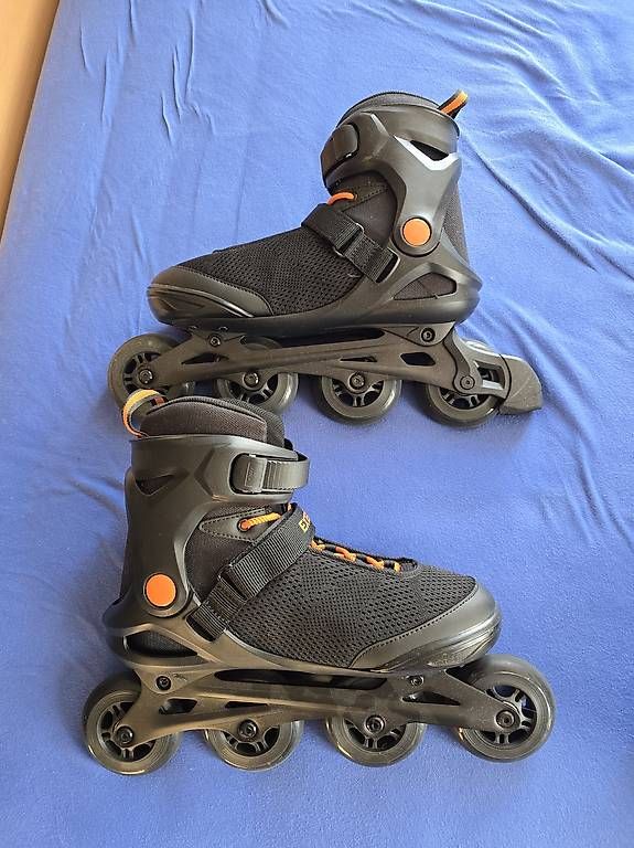 Pattini in linea & Pattini a rotelle: 2 Mal getragen: Rollerblades Gr. 43 mit Schoner-Set – Nuovo e nell'imballaggio originale da Wald ZH venduto da Pukkidor 3