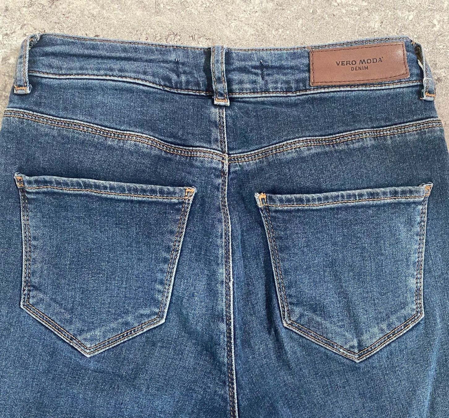 Vero Moda Jeans: Jeans Highwaist blau – Usato da Möhlin venduto da eny_lsk7 2