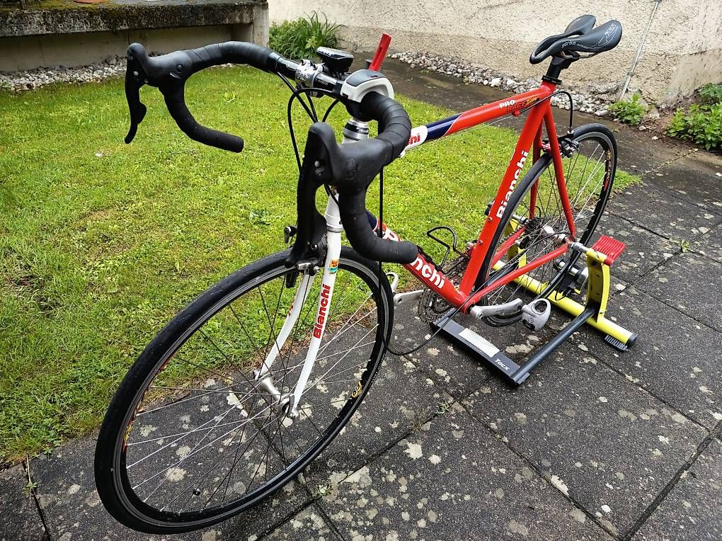 Bianchi Biciclette: Vélo de course Bianchi et home trainer – Usato da Froideville venduto da dji_6kfh 3