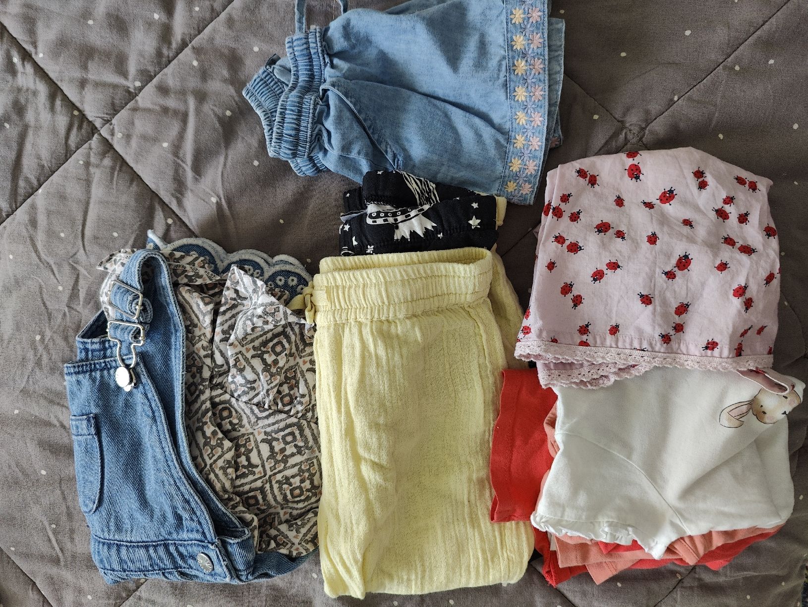 Lotti & Set di vestiti: Kleiderpaket Mädchen Grösse 98  – Nuovo (secondo la descrizione) da Zürich venduto da sof_f2ts