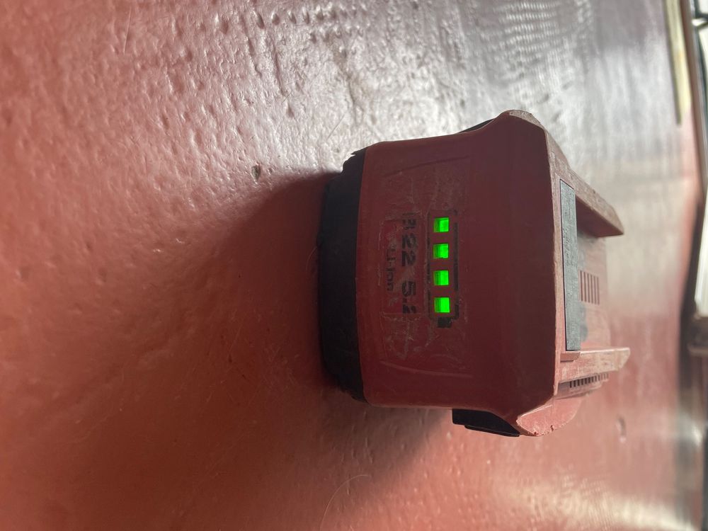 Batterie Hilti B22 5.2 tient la charge à 100% (Gebraucht) in chêne