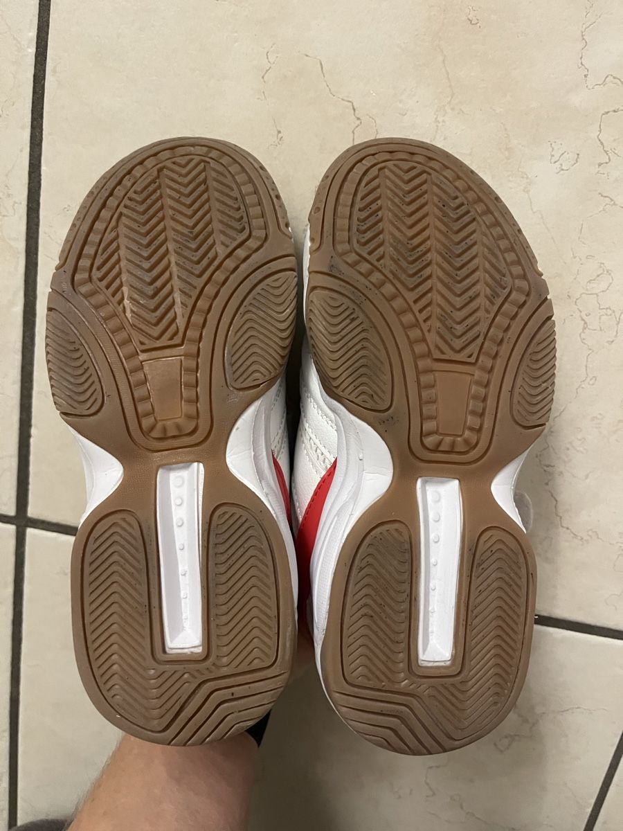 Scarpe per ragazzi: Hallenturnschuhe Grösse 32 – Usato da Zimmerwald venduto da wuff81 3
