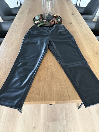 Trendige Joggpants Kunstleder, neuwertig, Grösse 44, Schwarz