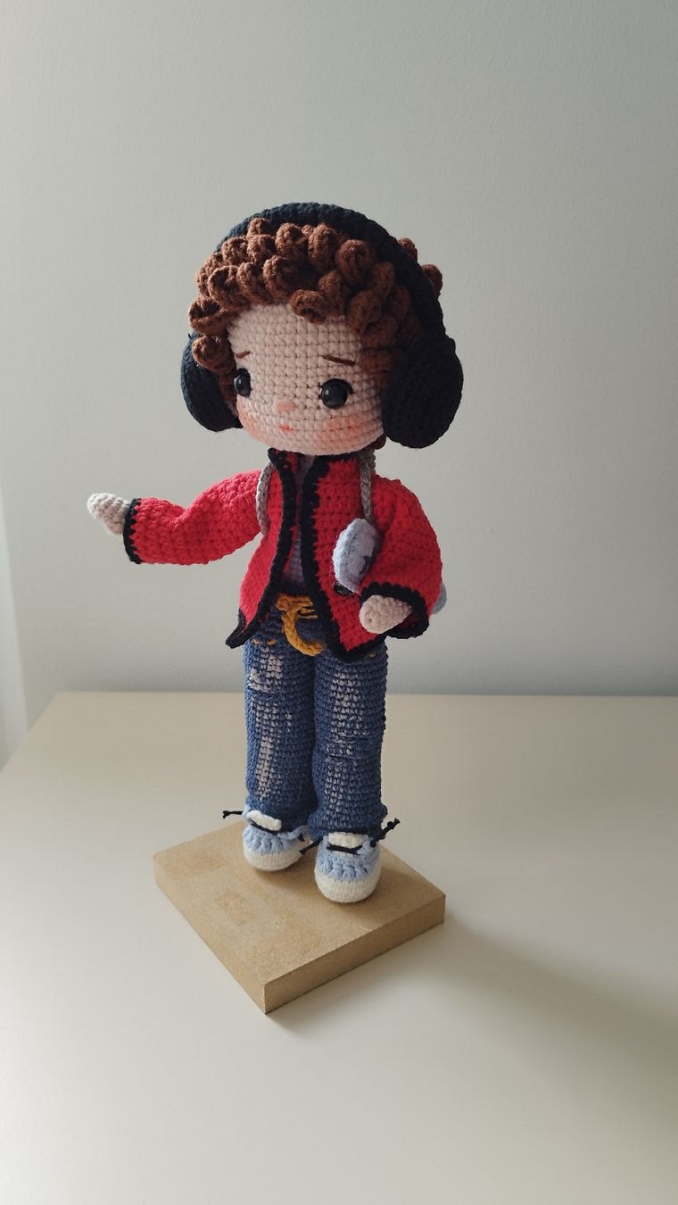 Bambole: Handmade Crochet Boy Doll with Accessories - New - – Nuovo e nell'imballaggio originale da Arnex-sur-Orbe venduto da can_97vn 3
