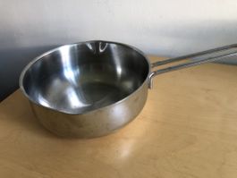 Petite casserole inox diamètre 18cm bon état