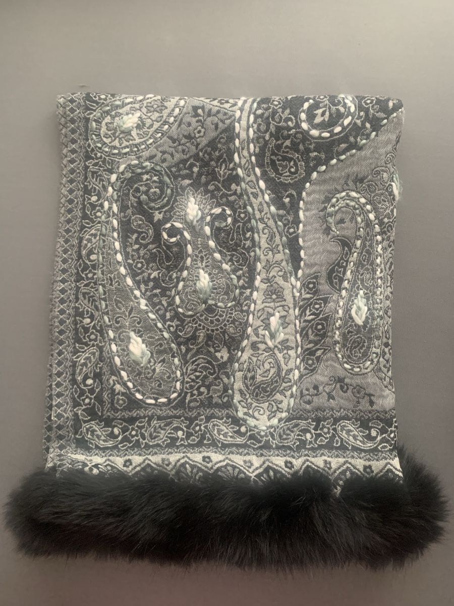 Foulard & Sciarpe: Écharpe chaude en cachemire – Usato da Lausanne venduto da eri_wtq8 2