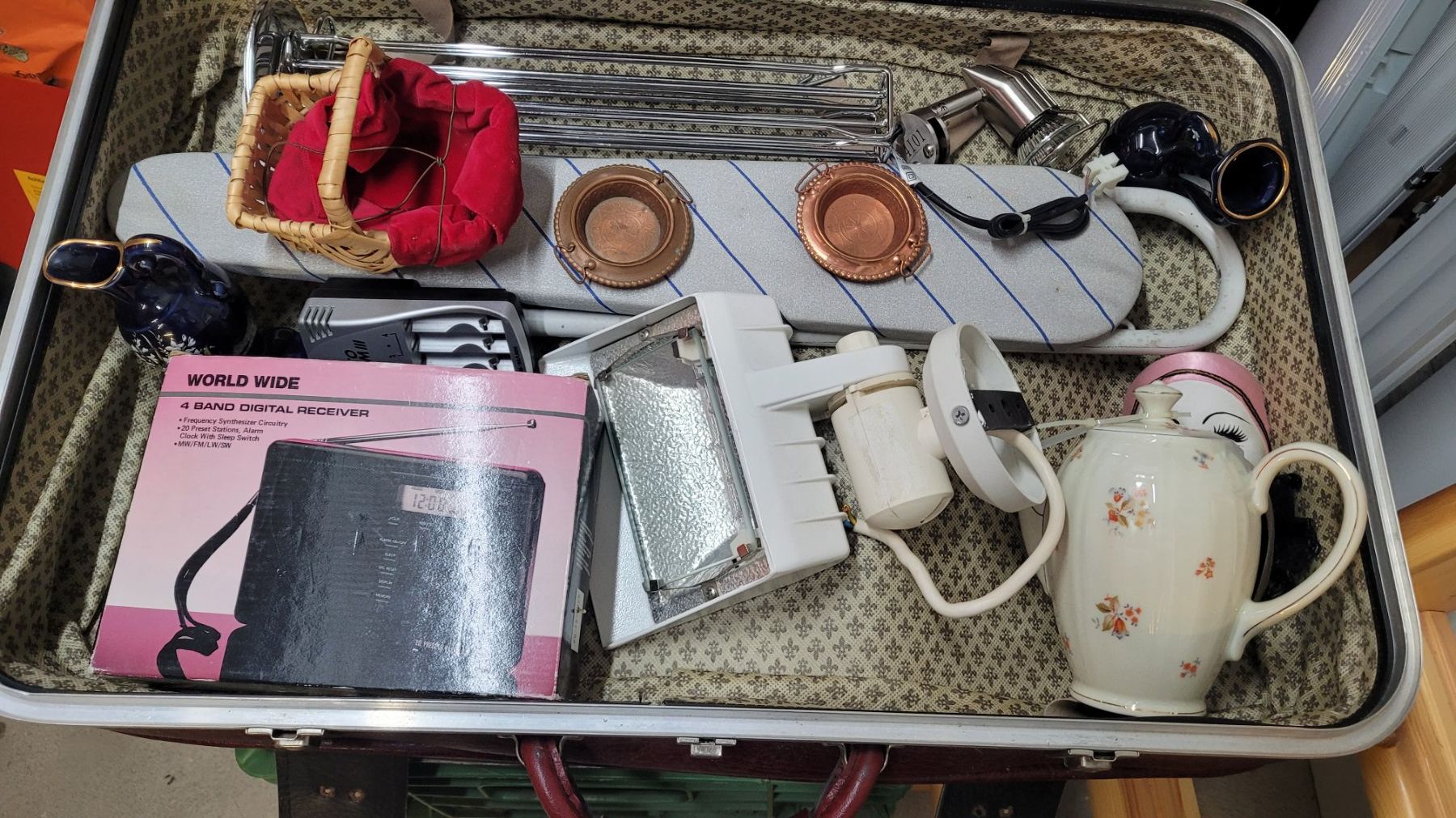 Alle Dekorationen: Koffer mit Flohmarkt Artikel ab 1.- Franken – Gebraucht aus Winterthur von Bruno007 6