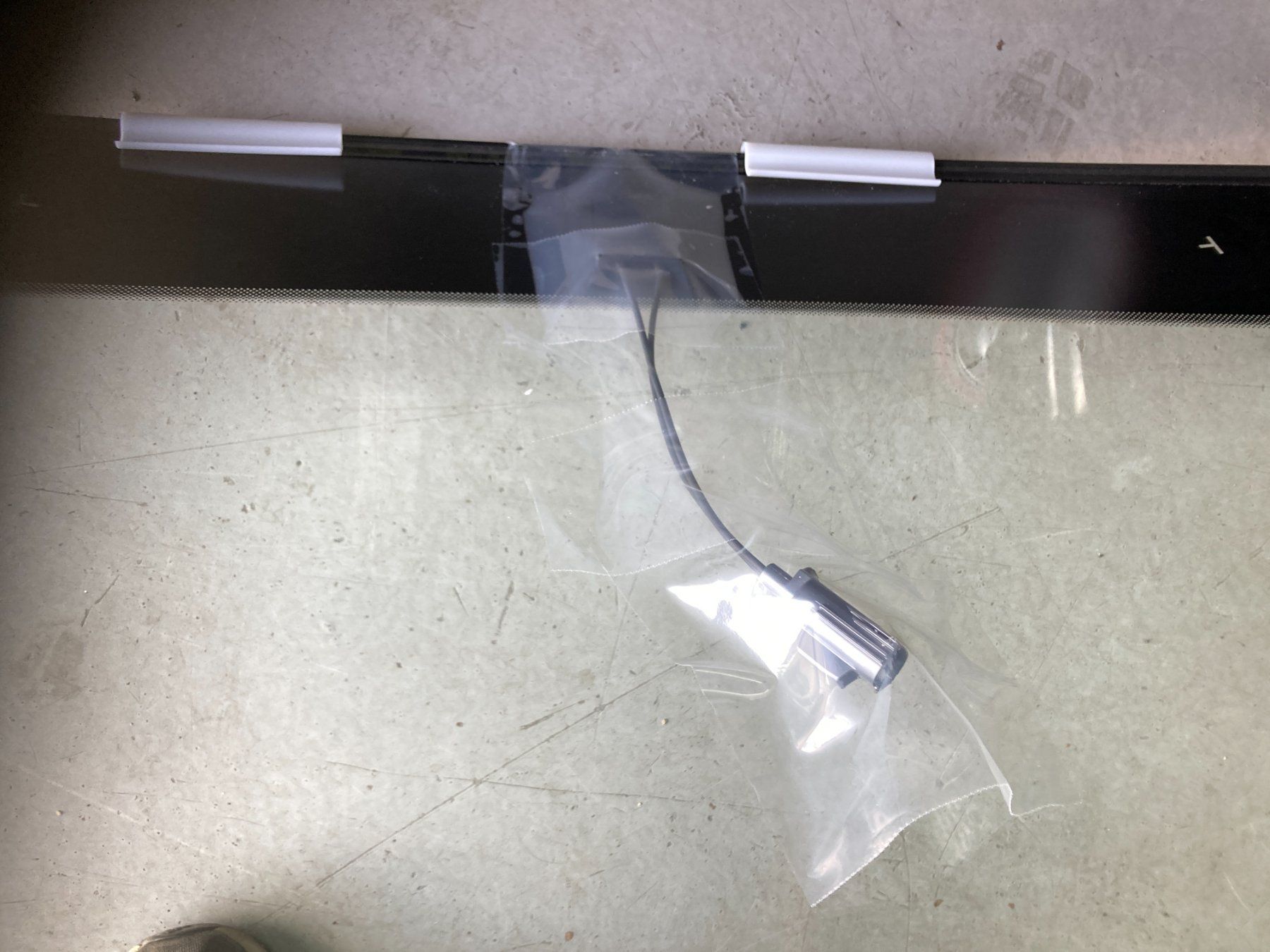 Jeep Tutti pezzi di ricambio auto: Windschutzscheibe von einem Jeep Compass 2018 – Nuovo e nell'imballaggio originale da Cham venduto da WB2223 2