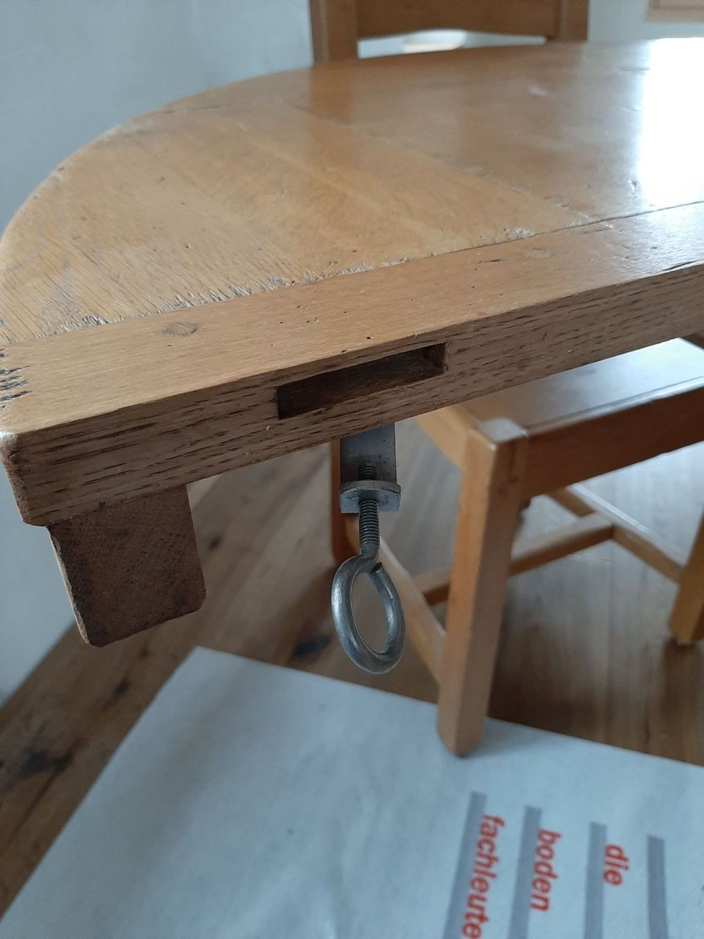 Tische: Sehr schöner massiver Eichentisch – Gebraucht aus Meisterschwanden von Viburnum 9