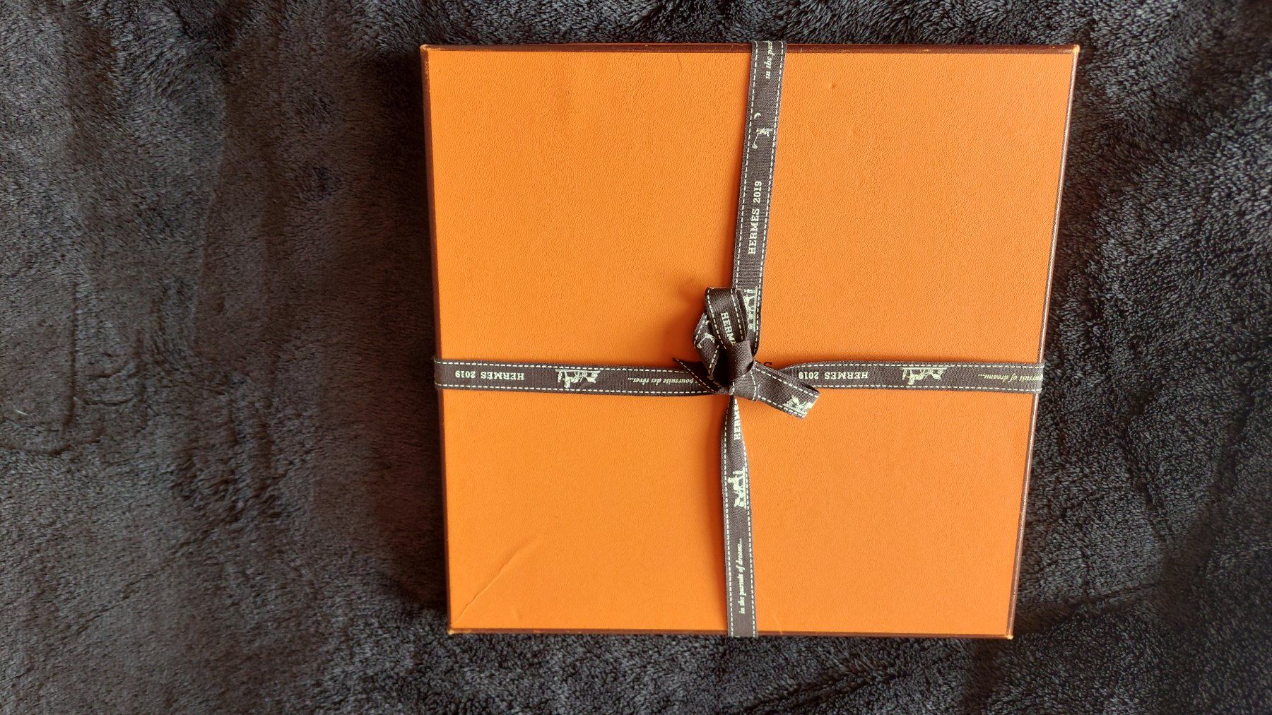 Foulard & Sciarpe: Foulard nicht Hermès + Hermès Box gratis dazu – Usato da Gwatt (Thun) venduto da Letzte-Chance-III 3