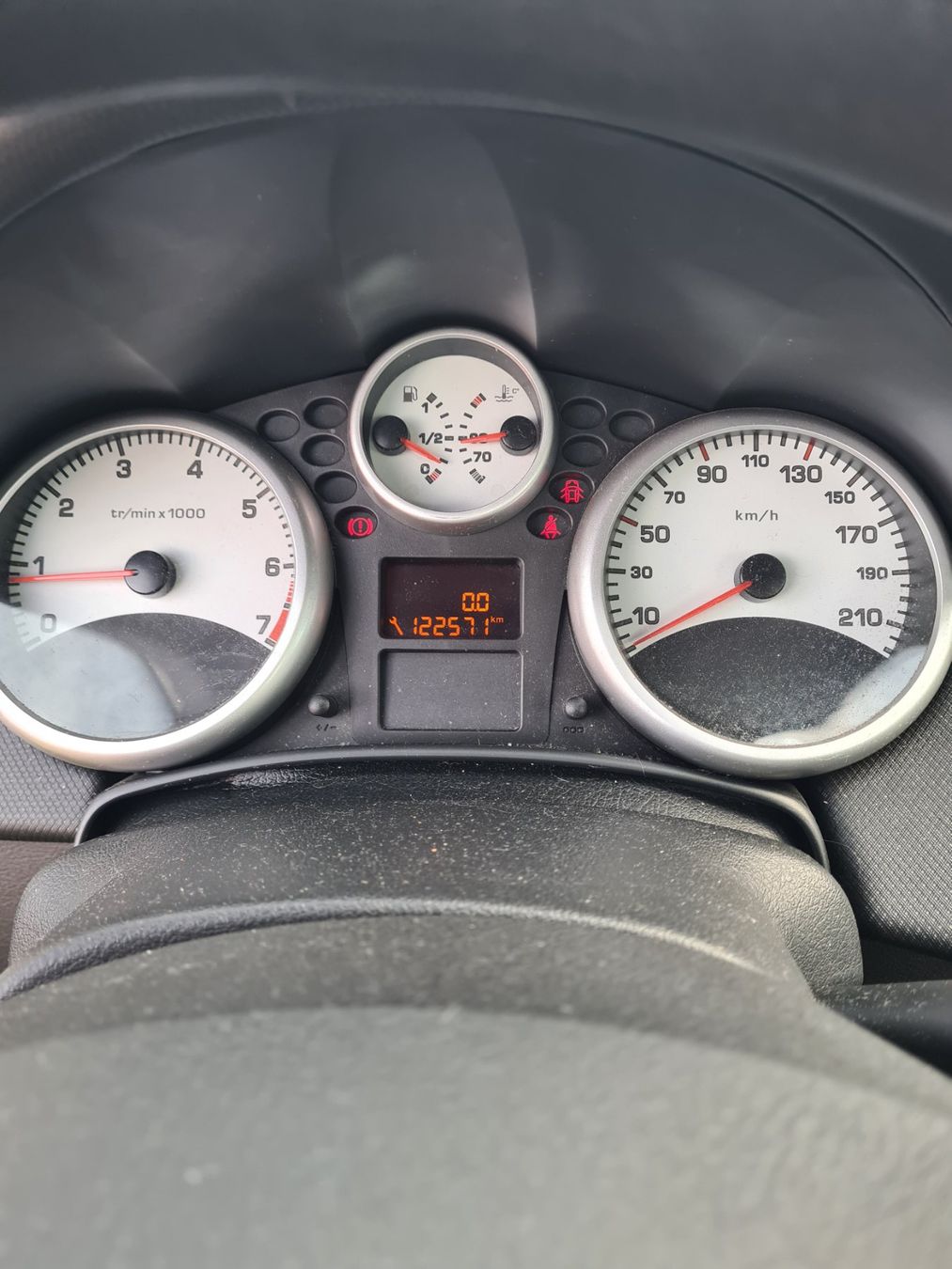 Peugeot Automobili: Peugeot 207 frisch ab MFK – Usato da Bäretswil venduto da WamoNeu 8