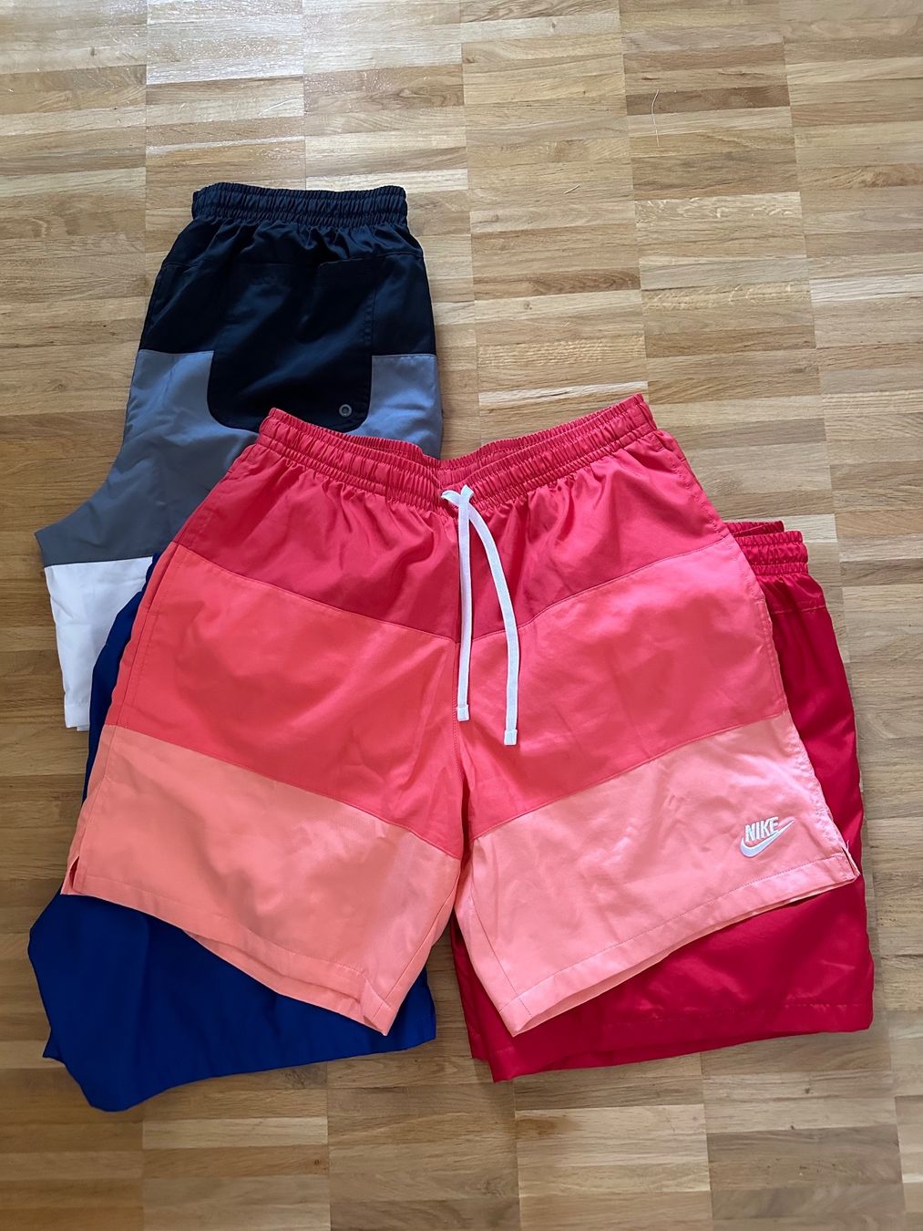 Nike Pantaloni: Nike Flow Shorts Set – Usato da Worb venduto da le_castor 2