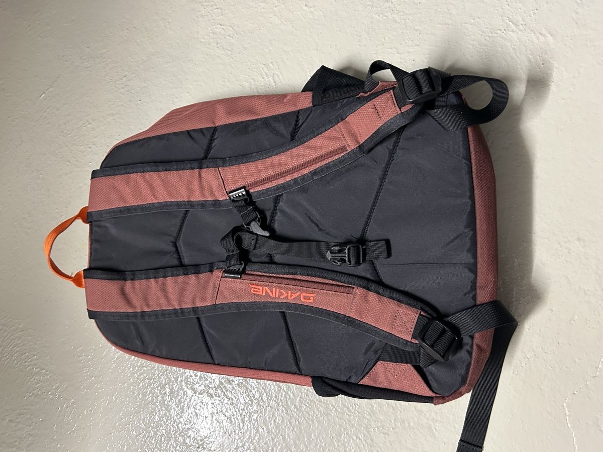 Dakine Rucksäcke: Dakine Rucksack rotbraun neuwertiger Zustand – Neu (gemäss Beschreibung) aus Münsingen von Bern3 3