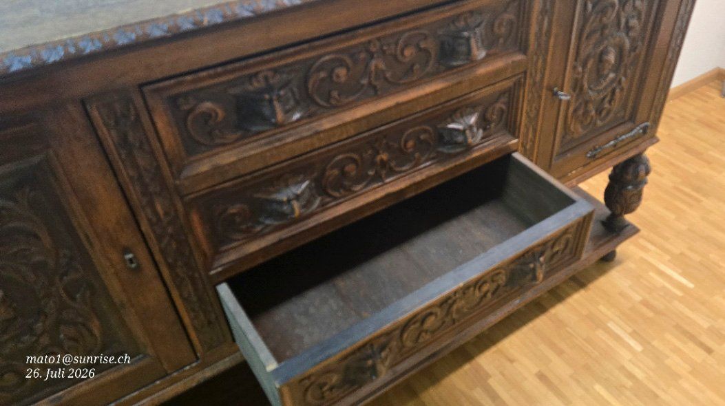 Commodes: Sideboard Holz mit Schnitzereien, gebraucht. – D'occasion à Binningen par Gorenmat 4