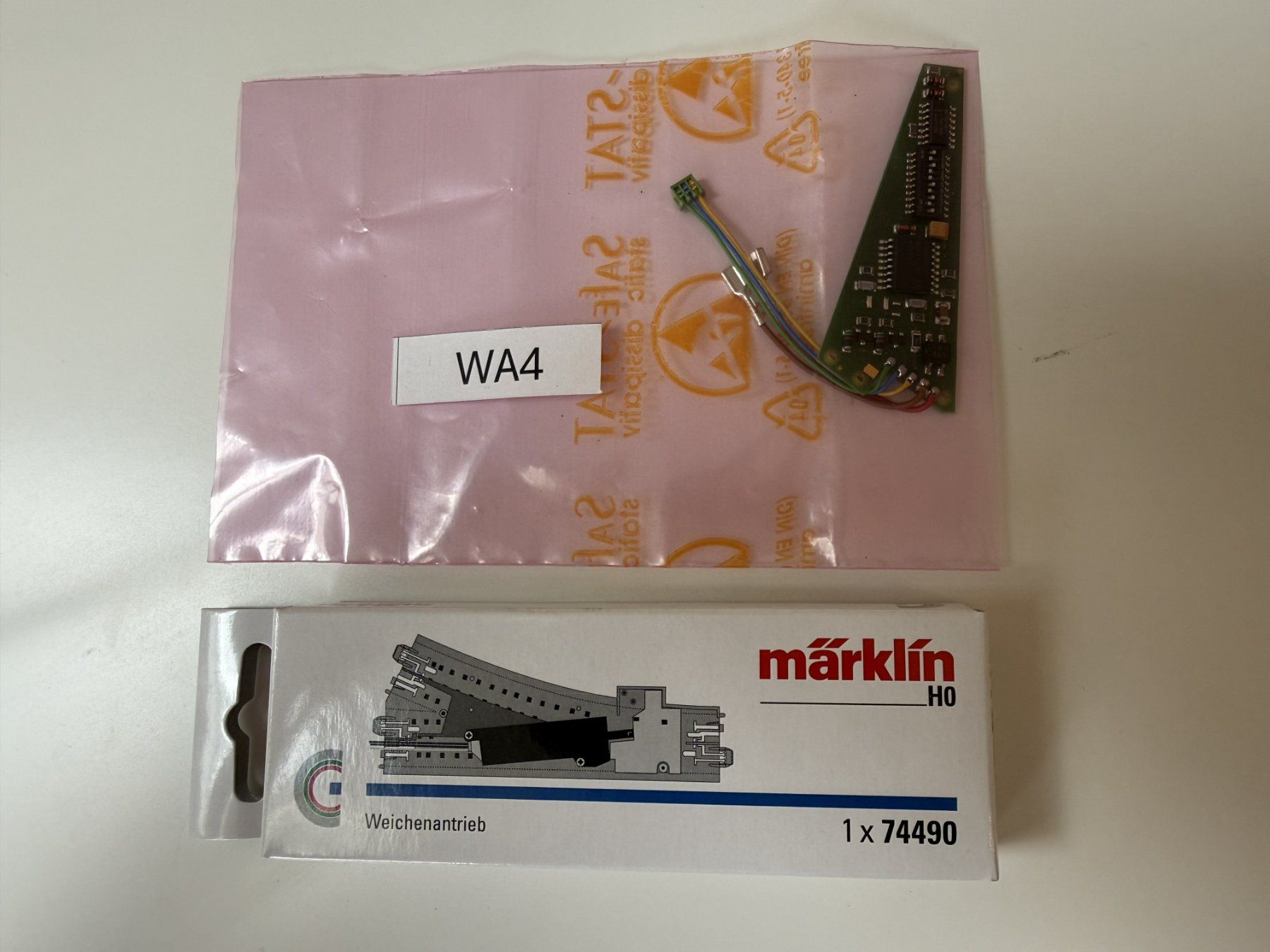 Märklin Modellini di ferrovie: Märklin Weichenantrieb 74490 mit Digitaldecoder 60099 V1.2 – Usato da Rottenschwil venduto da master007pc 1