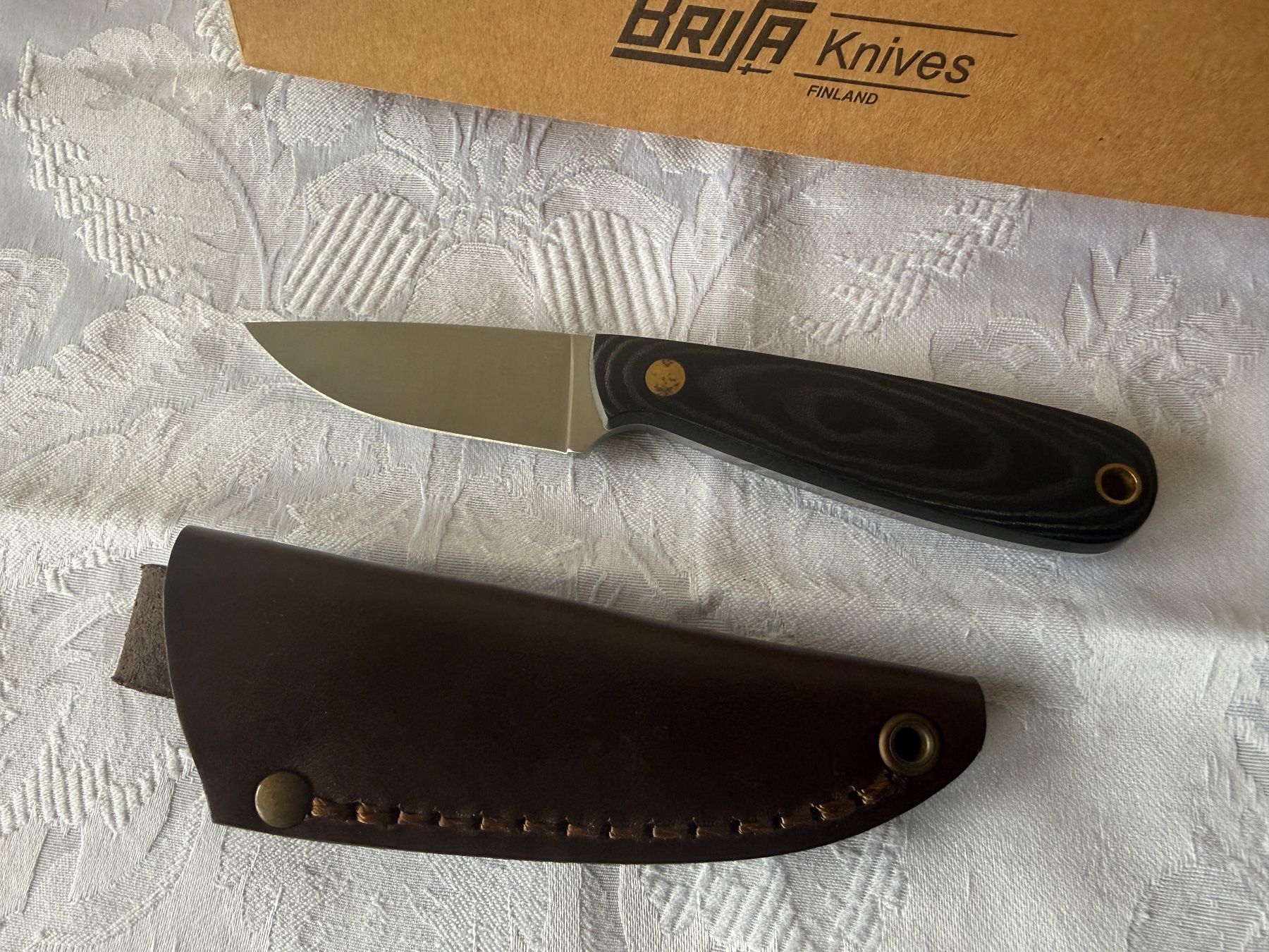 Accessori: Brisa Necker 70, schwarz Micarta, Lederscheide – Nuovo e nell'imballaggio originale da Worblaufen venduto da Sissi10