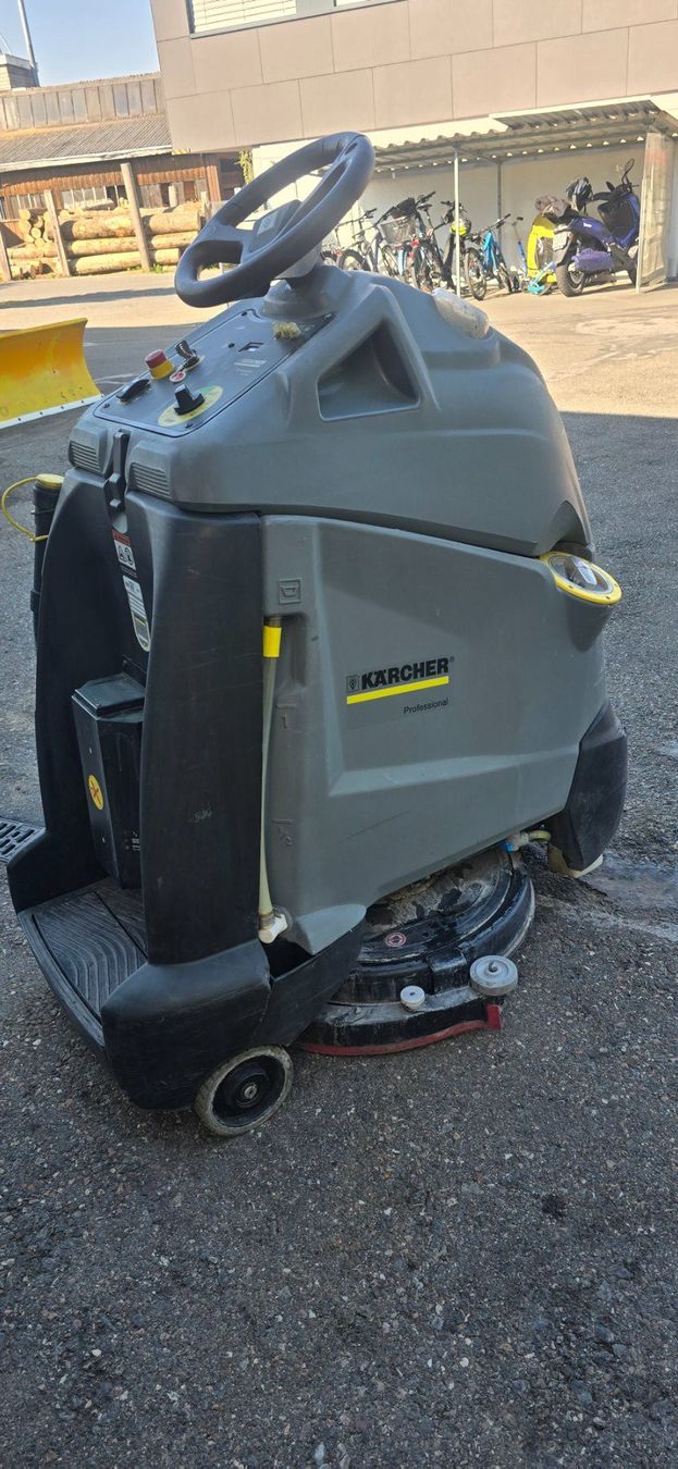 Kärcher Alle Maschinen: Karcher Scheuersaugmaschine gebraucht professionell einse... – Gebraucht aus Rain von Fafan069 3