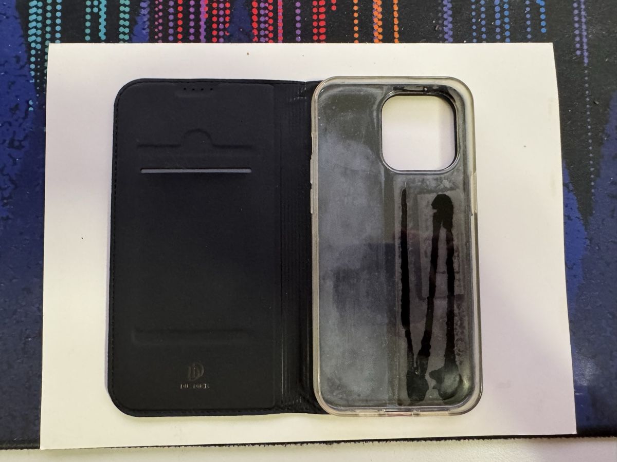 Covers & Schutzfolien: Iphone 15 pro Max Klapphülle – Gebraucht aus Basel von YMSP 1
