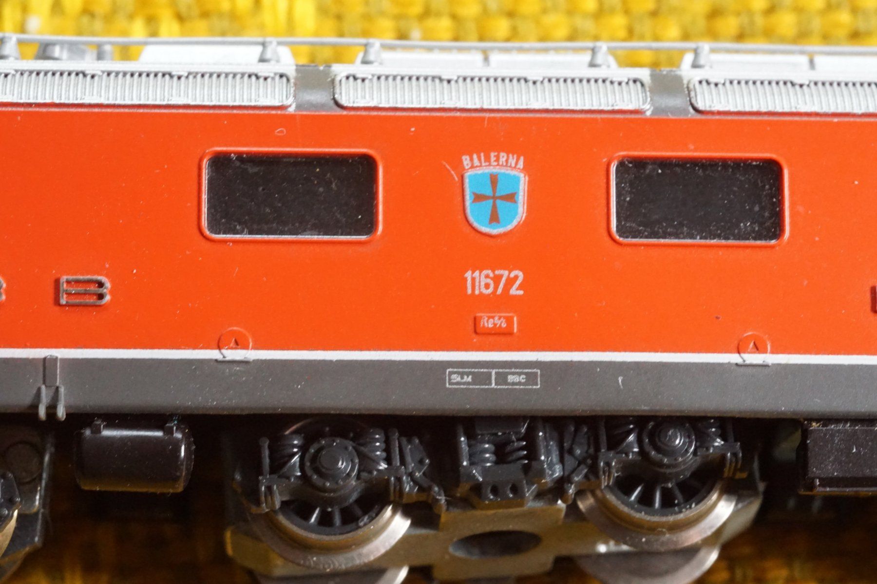 Kato Modellini di ferrovie: 8 - KATO Re 6/6 Balerna rot – Usato da Gränichen venduto da iknow 1