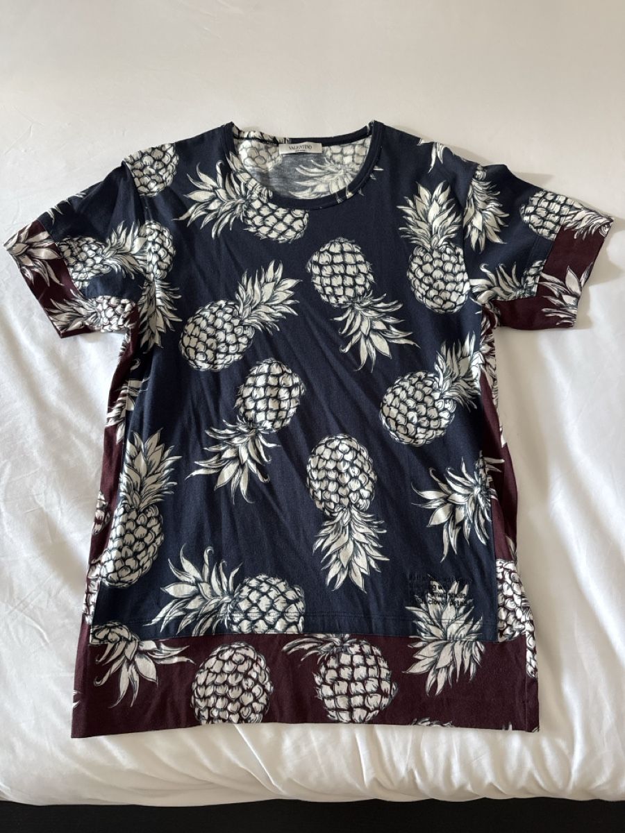 Valentino T-shirt: VALENTINO PINEAPPLE PRINT T-SHIRT – Usato da Fällanden venduto da PetiteCabinet