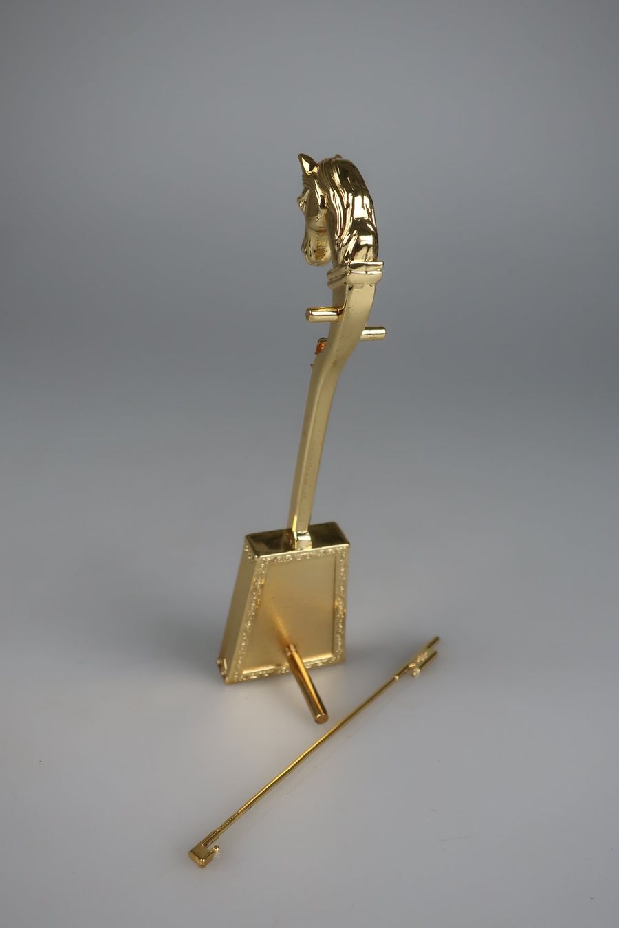 Statuette: Modell einer Morin Khuur Pferdekopfgeige – Usato da Volketswil venduto da brockipfannenstil 3