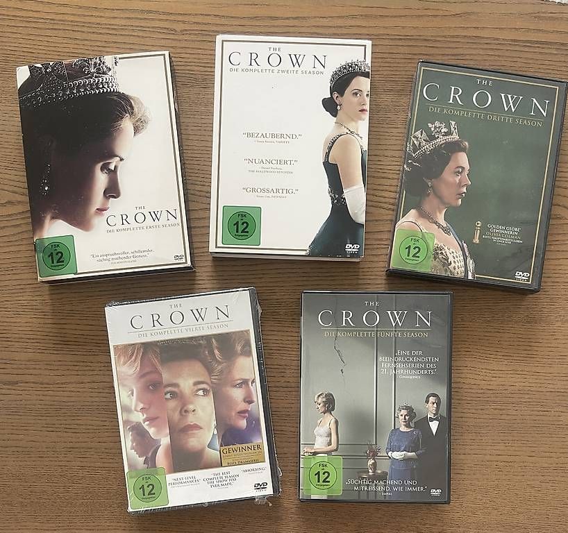 Tutti i DVDs: DVD SET The Crown Staffeln 1-5 – Usato da Zollbrück venduto da Mmartin72
